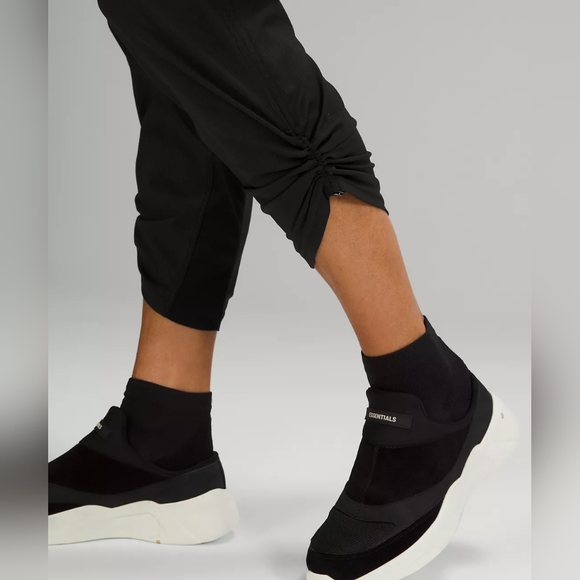 Lululemon dance studio crop size 2 black - Picture 4 of 14